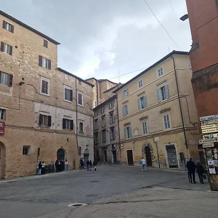 Tourist 34537 In The Historic Center *